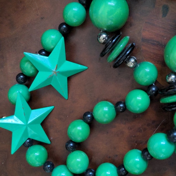 Shades of Green: Four Necklace and Pierced Earring Sets A266 - Picture 4 of 8